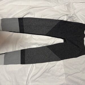 Women’s Gap GAPFit Gray Black Leggings Size Medium Never Worn